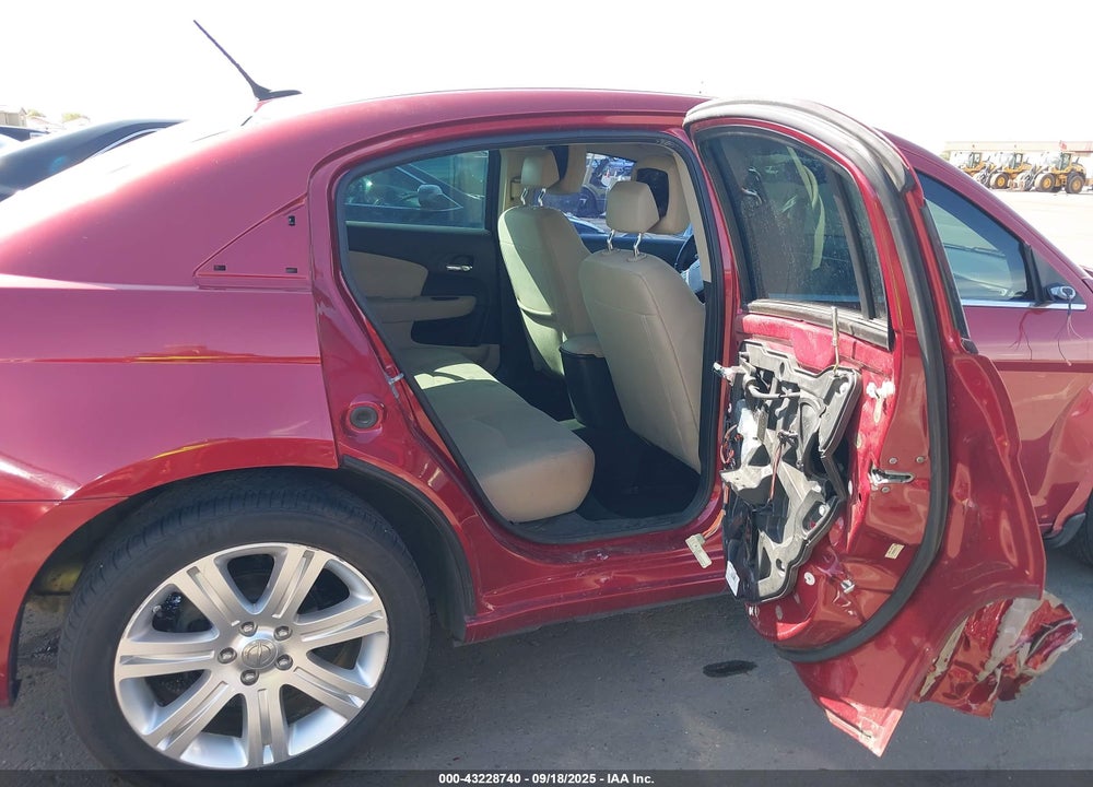 2013 CHRYSLER 200 VIN: 1C3CCBBB2DN505470