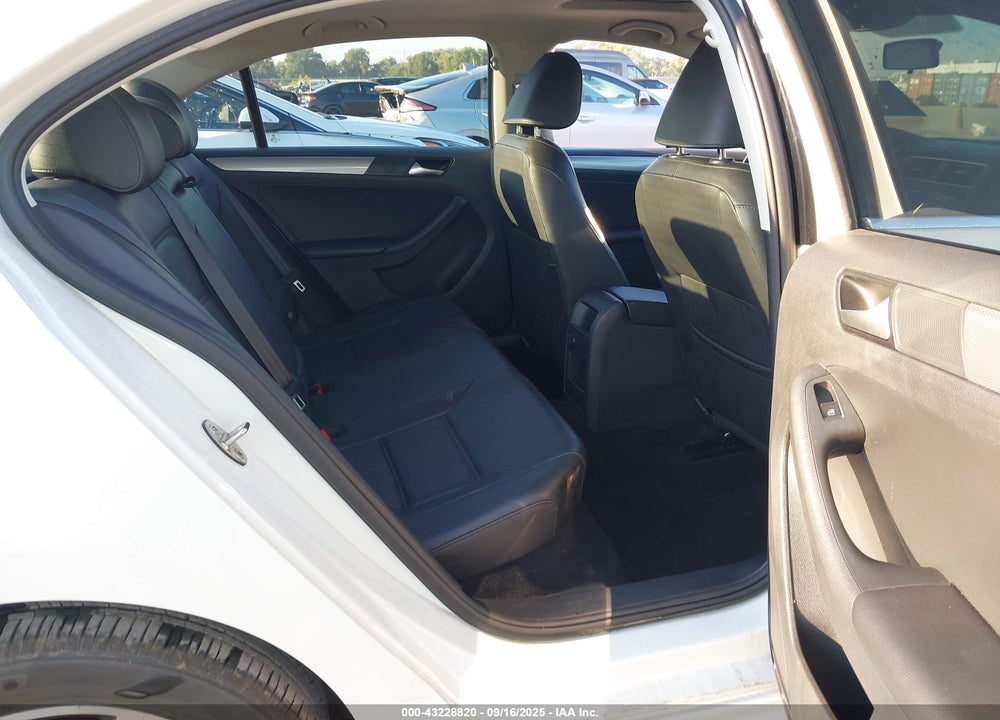 2018 VOLKSWAGEN JETTA 1.4T SE/1.4T WOLFSBURG EDITION VIN: 3VWDB7AJ8JM261707
