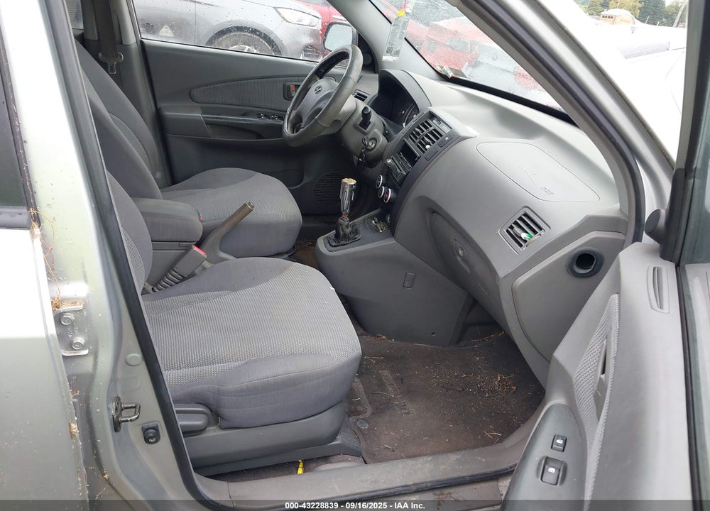 2007 HYUNDAI TUCSON GLS VIN: KM8JM72B67U530262
