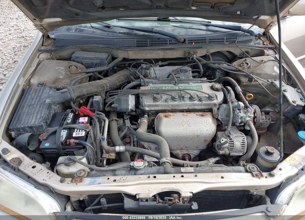 2001 HONDA ACCORD 2.3 LX VIN: 1HGCG66511A105271
