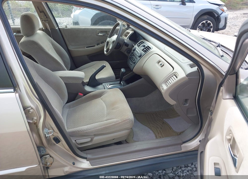 2001 HONDA ACCORD 2.3 LX VIN: 1HGCG66511A105271