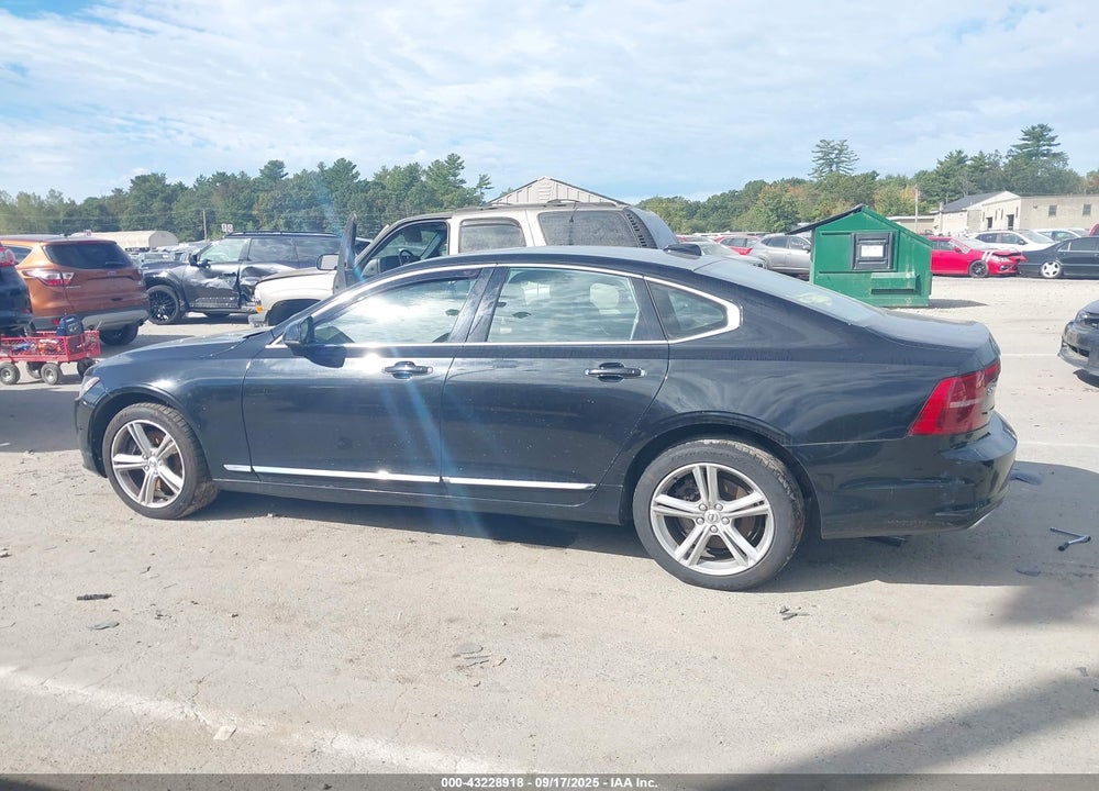 2017 VOLVO S90 VIN: YV1A22ML6H1005914