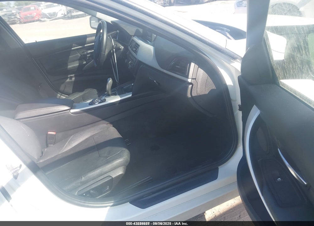 2013 BMW 3 SERIES VIN: WBA3C1C53DF439825