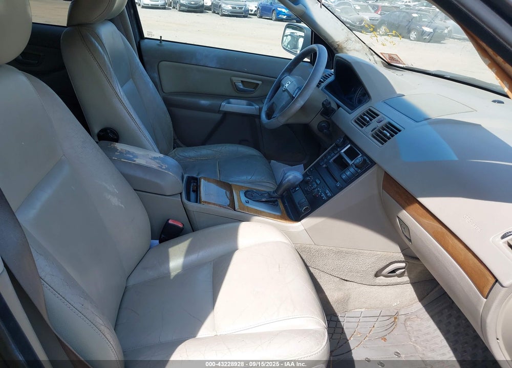 2005 VOLVO XC90 VIN: YV1CM592X51143665