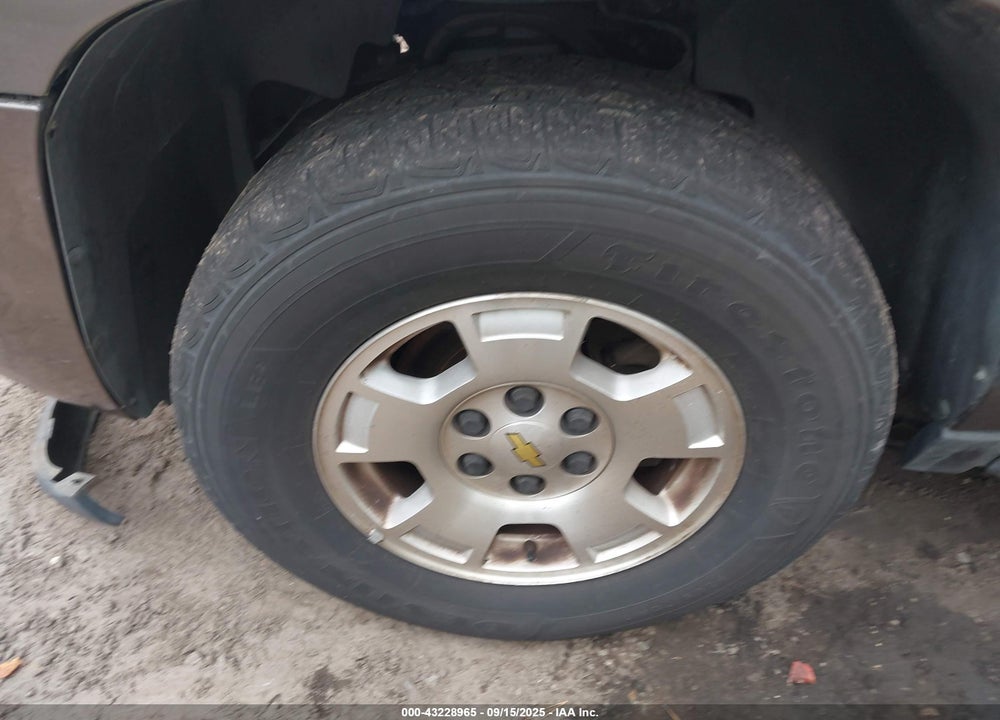 2013 CHEVROLET SUBURBAN 1500 LT VIN: 1GNSKJE78DR155581