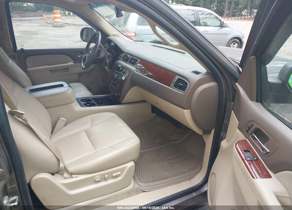 2013 CHEVROLET SUBURBAN 1500 LT VIN: 1GNSKJE78DR155581
