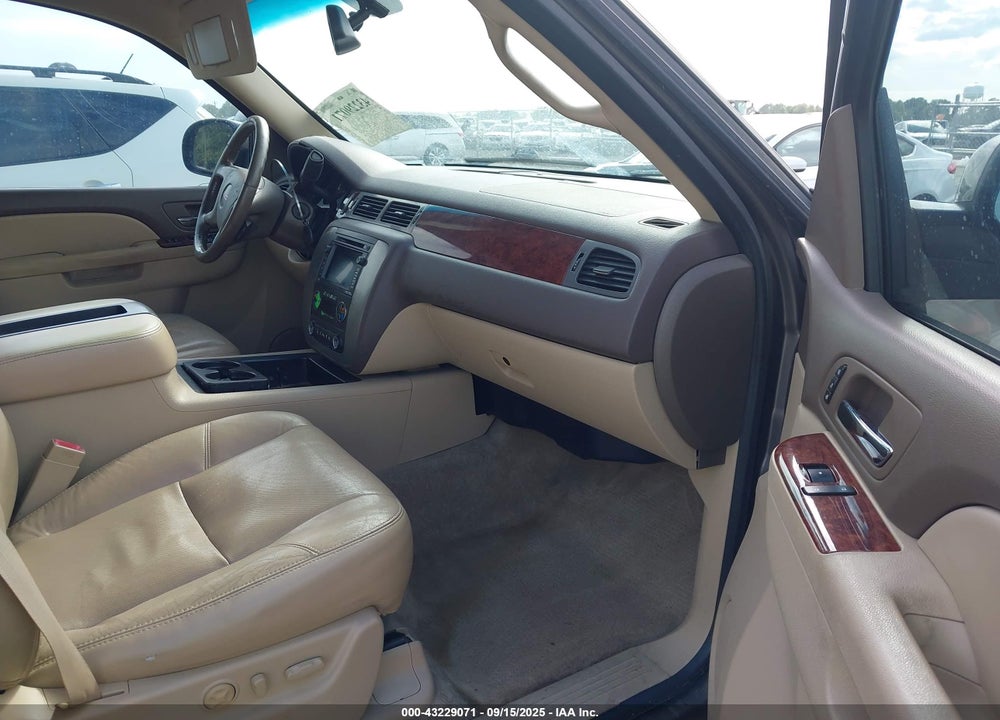 2011 GMC YUKON XL VIN: 1GKS1KE02BR359136