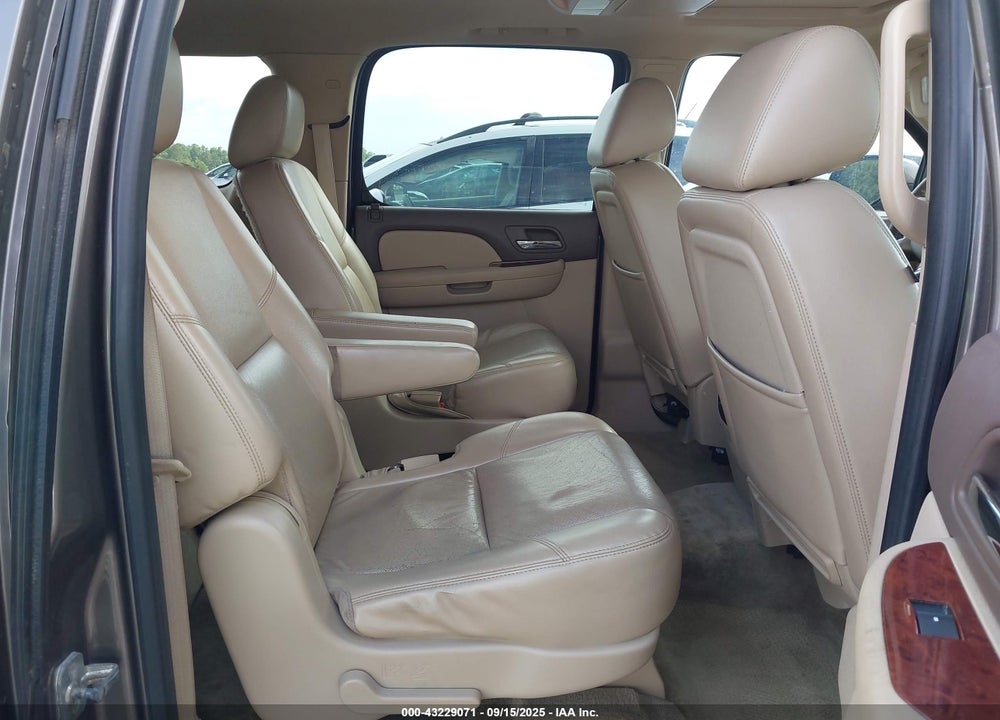 2011 GMC YUKON XL VIN: 1GKS1KE02BR359136