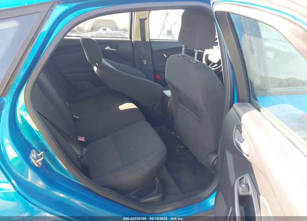 2015 FORD FOCUS SE VIN: 1FADP3K23FL242002