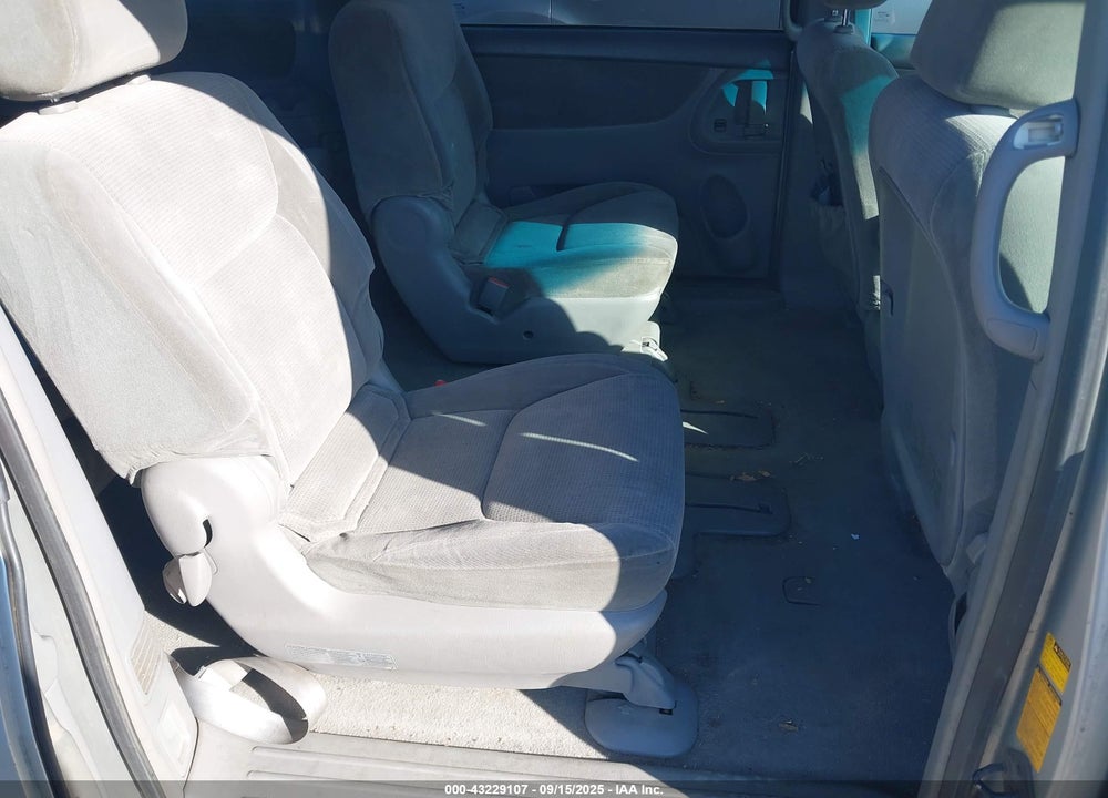 2004 TOYOTA SIENNA LE VIN: 5TDZA23C74S072824