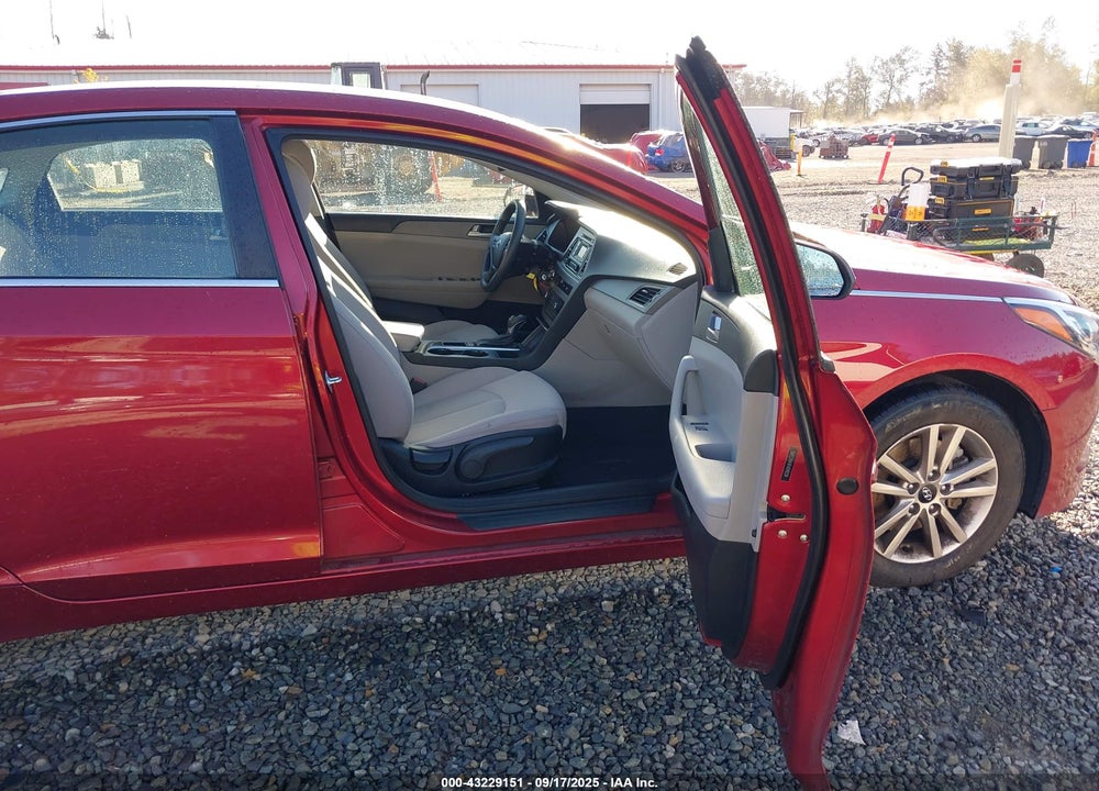 2015 HYUNDAI SONATA VIN: 5NPE24AF6FH049239