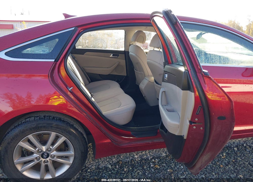 2015 HYUNDAI SONATA VIN: 5NPE24AF6FH049239