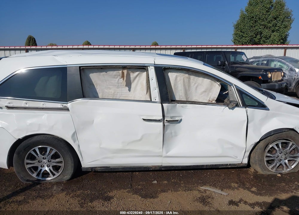 2011 HONDA ODYSSEY EX-L VIN: 5FNRL5H65BB100460