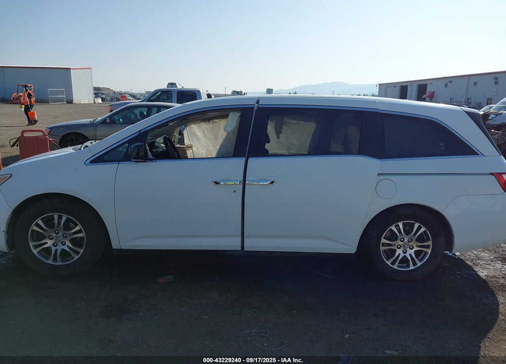 2011 HONDA ODYSSEY EX-L VIN: 5FNRL5H65BB100460