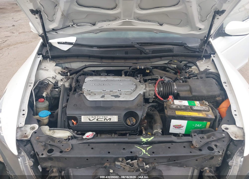 2011 HONDA ACCORD VIN: 1HGCP3F82BA024497