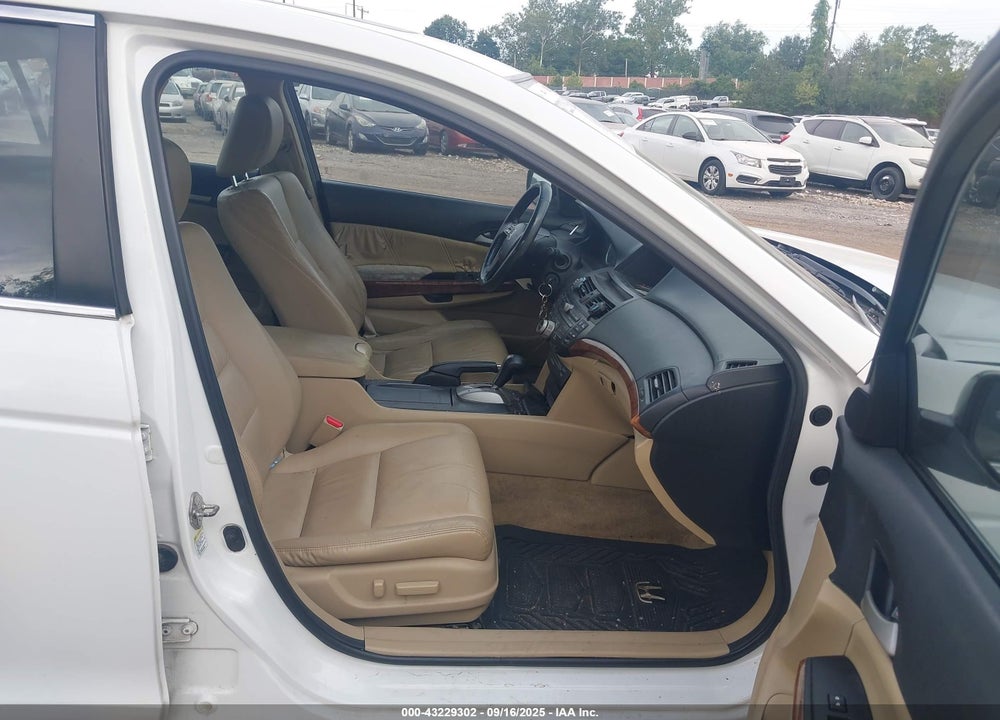 2011 HONDA ACCORD VIN: 1HGCP3F82BA024497