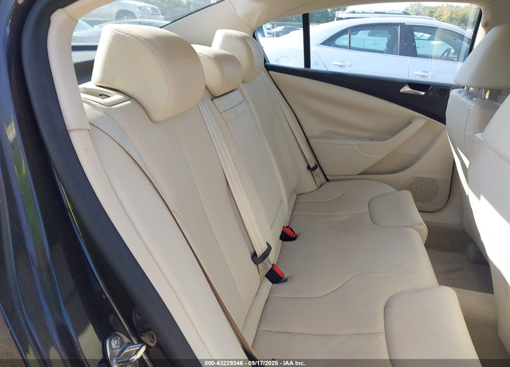 2010 VOLKSWAGEN PASSAT VIN: WVWJM7AN1AE068341