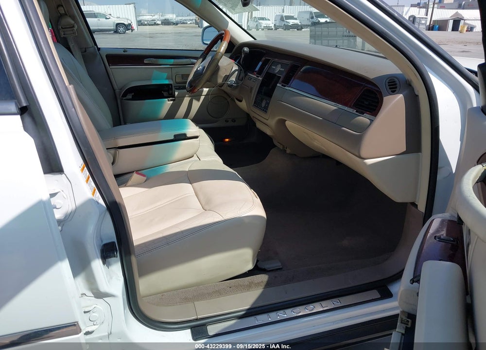 2003 LINCOLN TOWN CAR CARTIER VIN: 1LNHM83W73Y628094