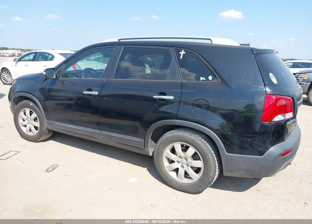 2013 KIA SORENTO VIN: 5XYKT4A27DG338308
