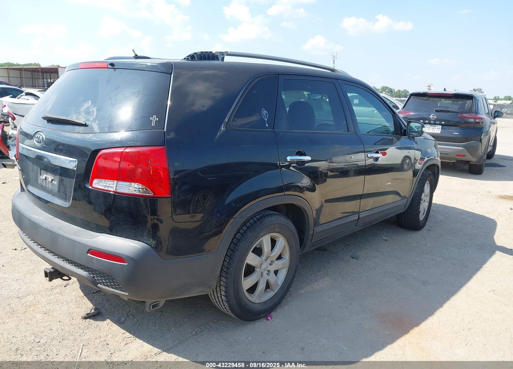 2013 KIA SORENTO VIN: 5XYKT4A27DG338308