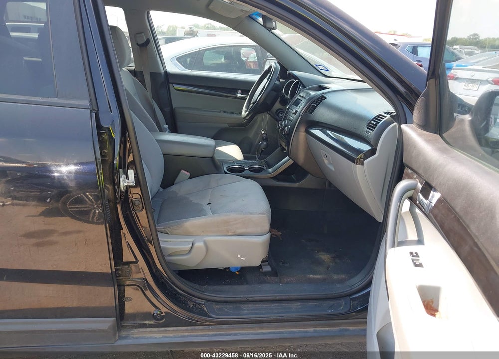 2013 KIA SORENTO VIN: 5XYKT4A27DG338308
