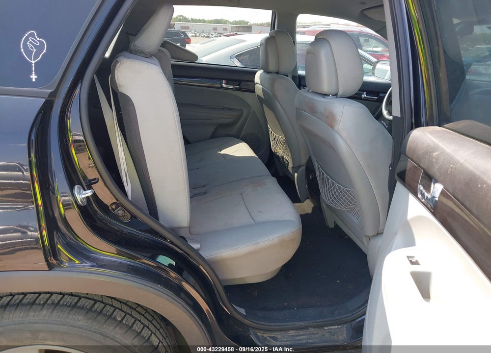 2013 KIA SORENTO VIN: 5XYKT4A27DG338308