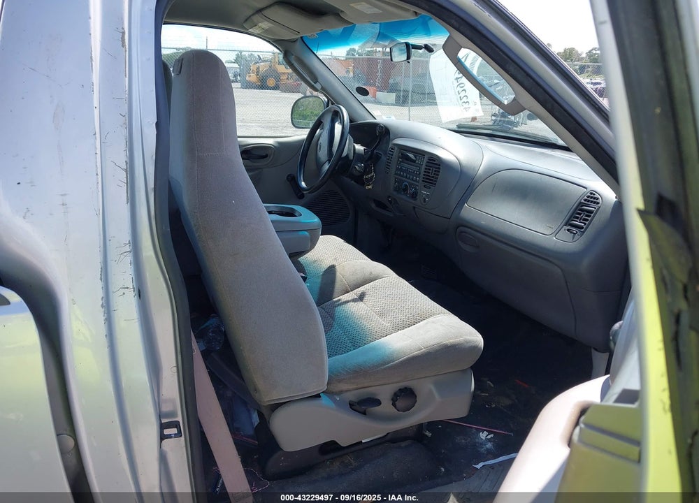 2002 FORD F-150 XL/XLT VIN: 2FTRF17202CA49536