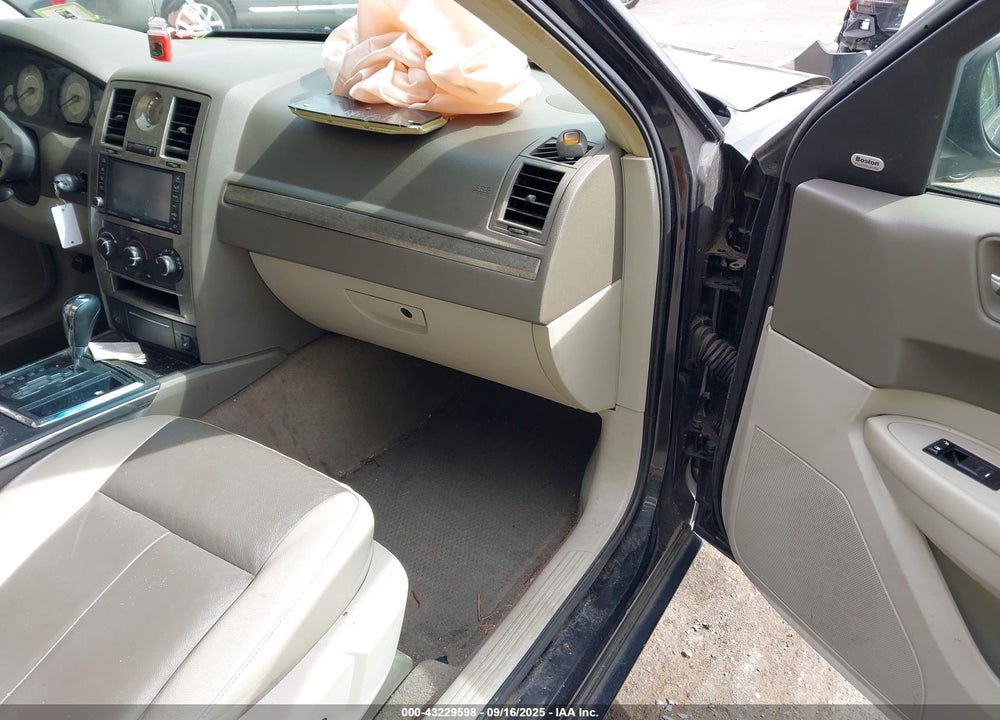 2008 CHRYSLER 300 VIN: 2C3LA53G98H238229