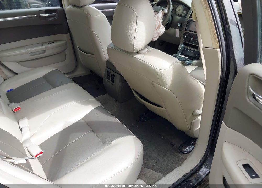 2008 CHRYSLER 300 VIN: 2C3LA53G98H238229