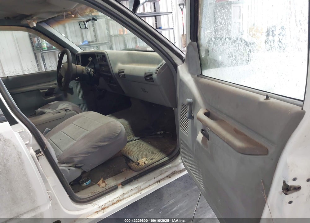 1992 FORD EXPLORER VIN: 1FMDU34XXNUB65600