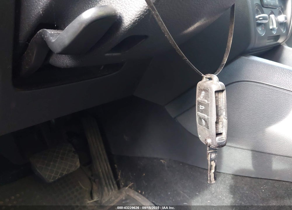 2012 VOLKSWAGEN JETTA VIN: 3VWDX7AJ5CM337257