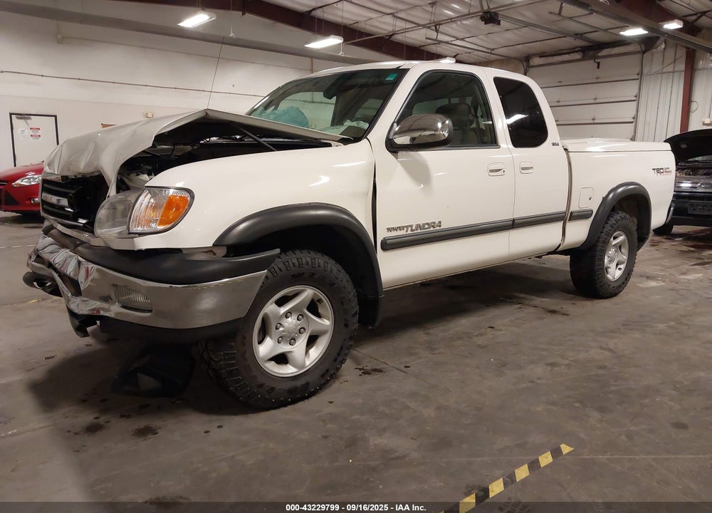 2000 TOYOTA TUNDRA SR5 V8 VIN: 5TBBT441XYS105575