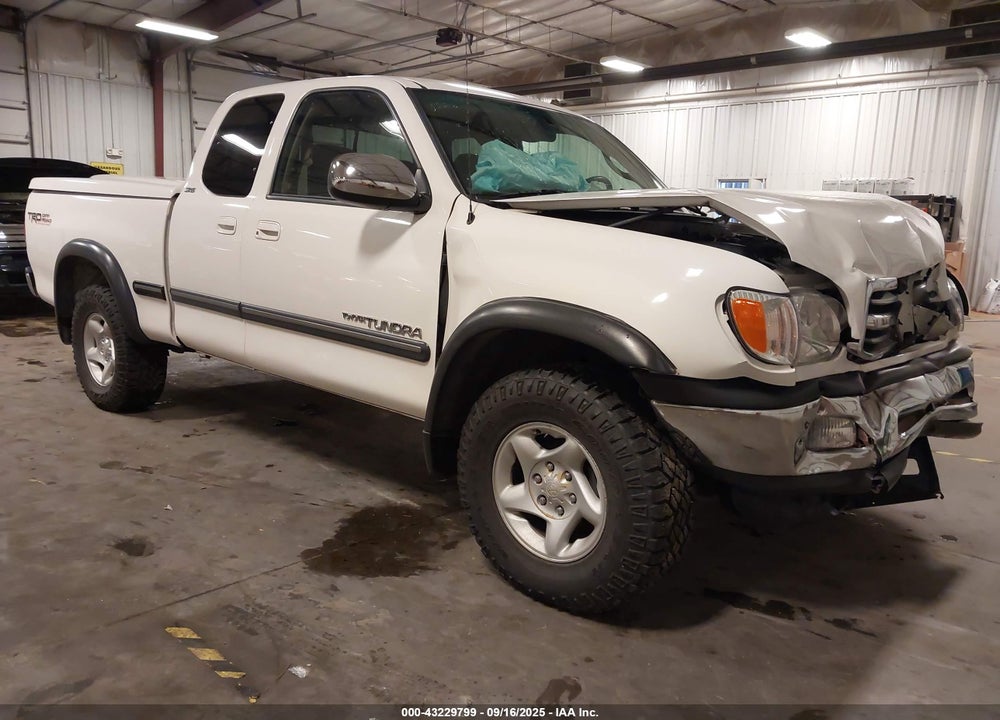2000 TOYOTA TUNDRA SR5 V8 VIN: 5TBBT441XYS105575