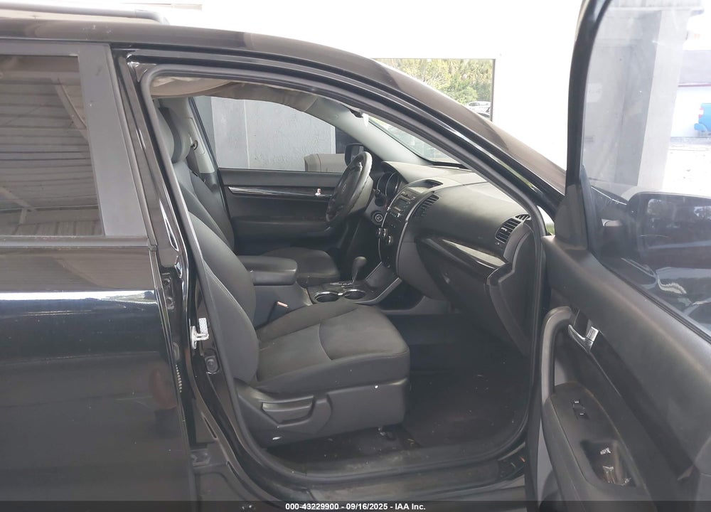 2011 KIA SORENTO VIN: 5XYKT4A19BG115529