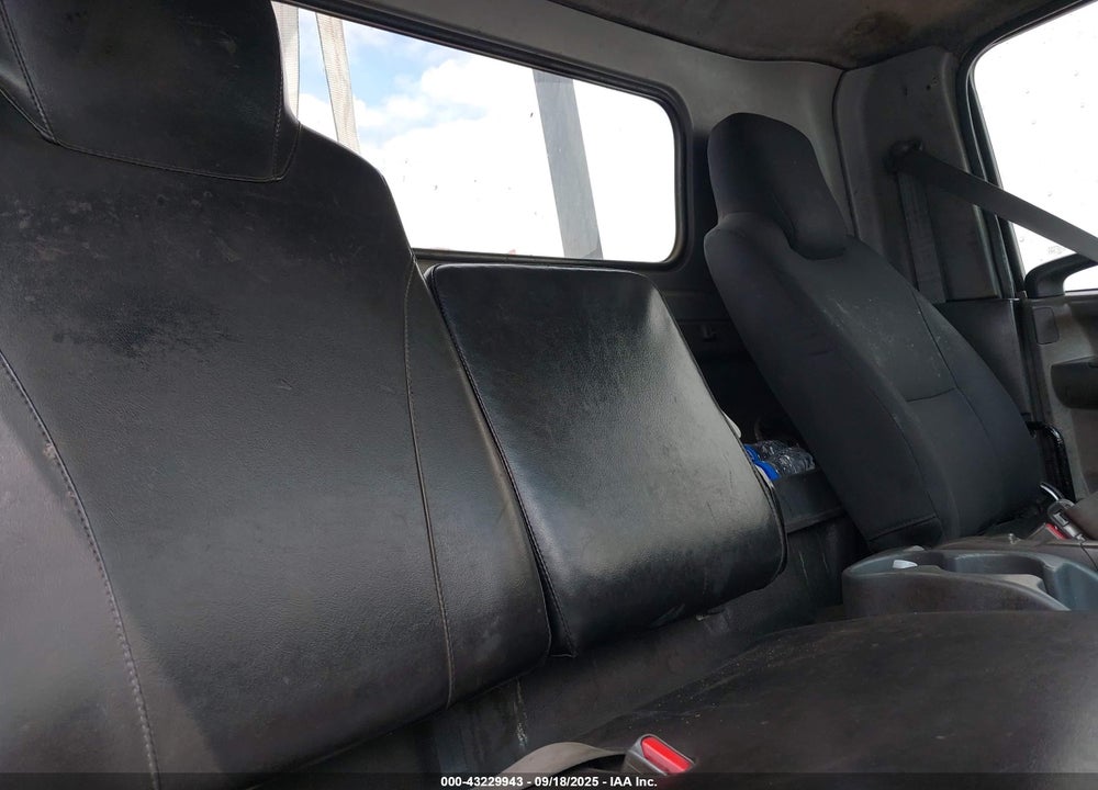 2015 ISUZU NPR REG VIN: 54DB4W1B1FS804381