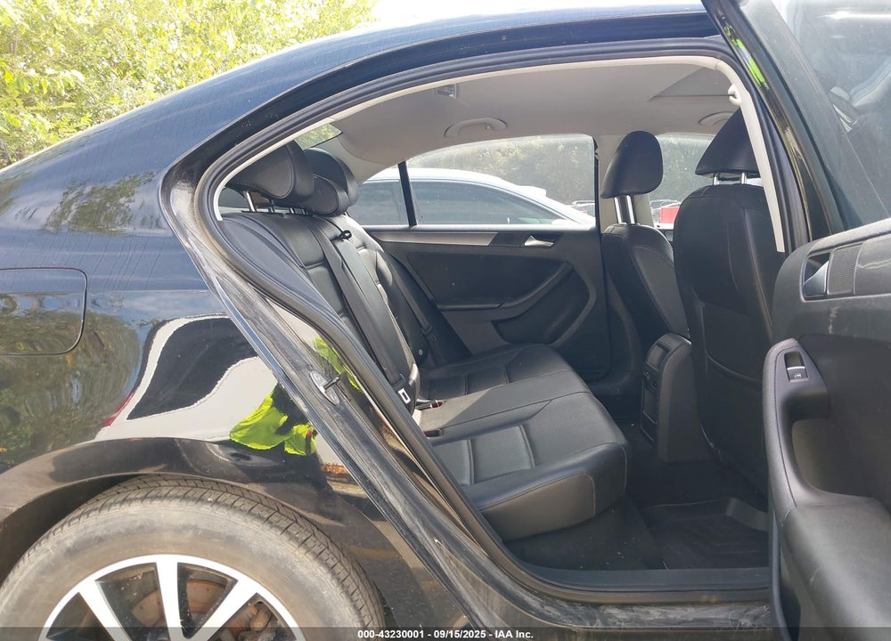 2014 VOLKSWAGEN JETTA 2.0L TDI VIN: 3VW3L7AJ7EM403768
