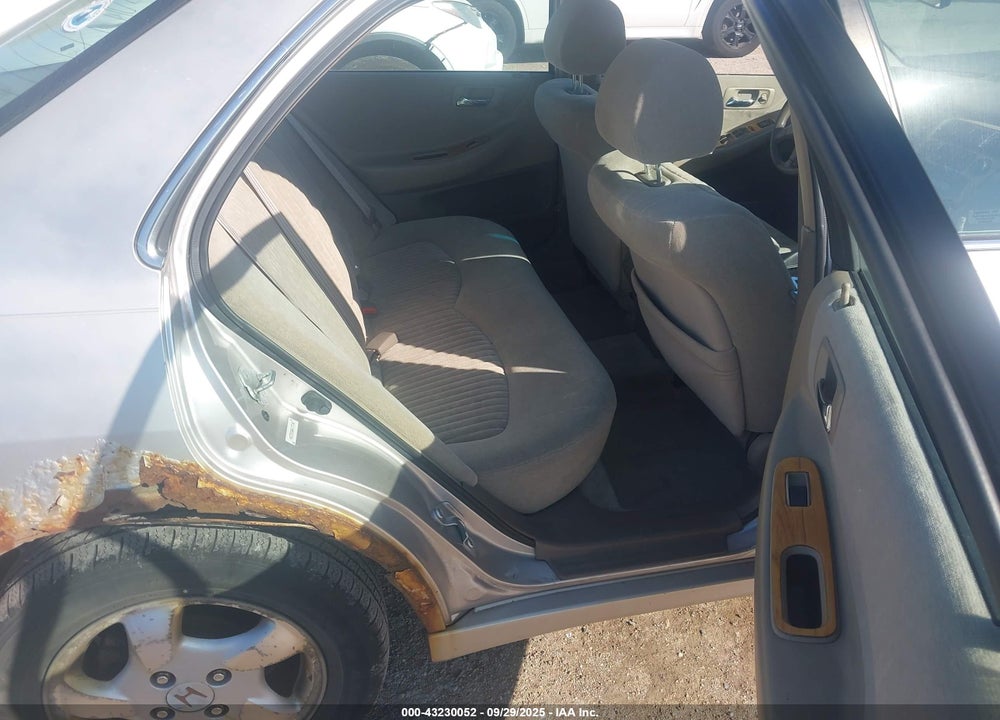 1998 HONDA ACCORD EX VIN: 1HGCG5652WA107340