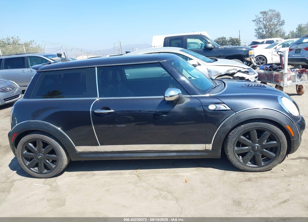 2008 MINI COOPER S VIN: WMWMF73568TV39245