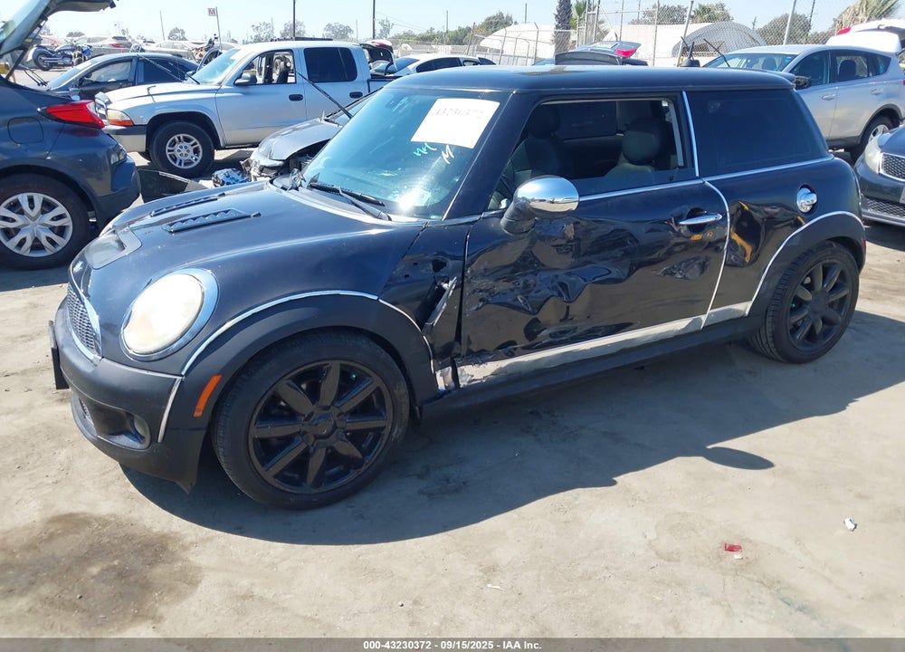 2008 MINI COOPER S VIN: WMWMF73568TV39245