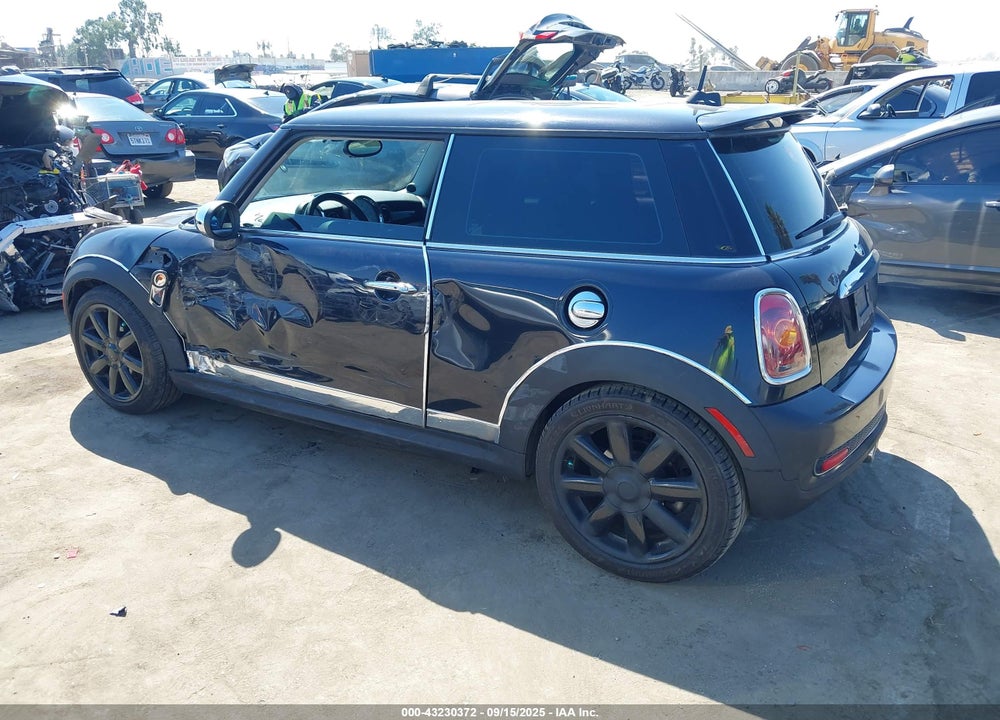 2008 MINI COOPER S VIN: WMWMF73568TV39245