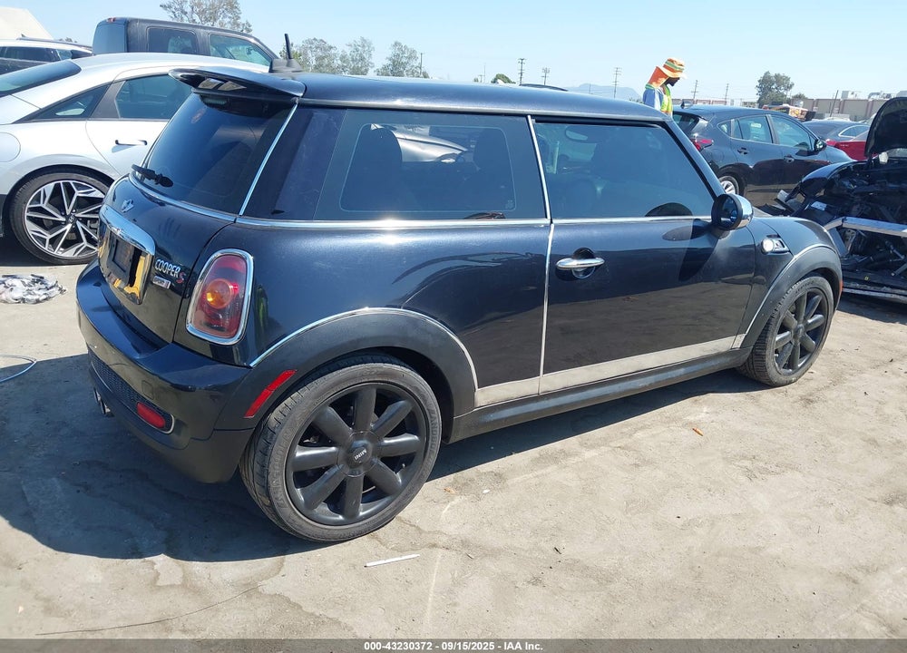 2008 MINI COOPER S VIN: WMWMF73568TV39245