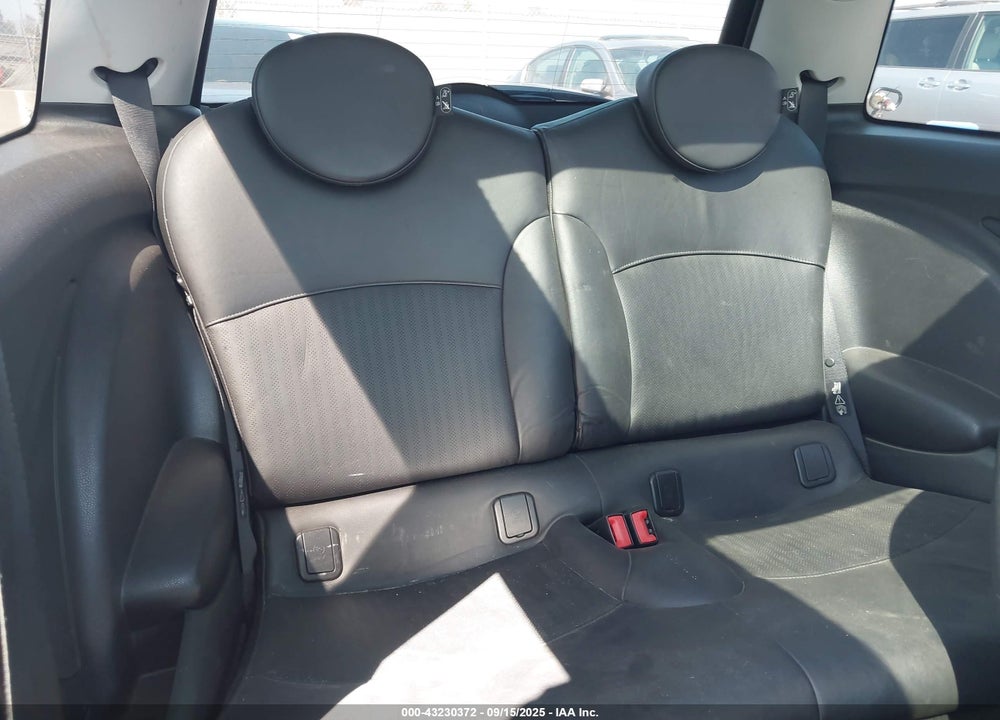 2008 MINI COOPER S VIN: WMWMF73568TV39245