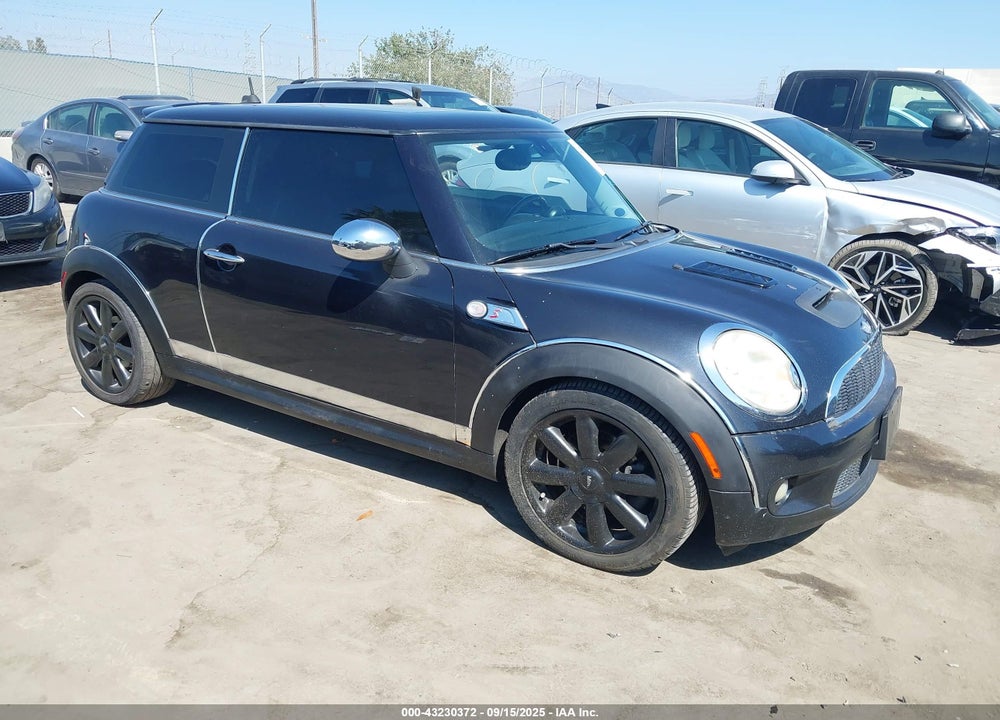 2008 MINI COOPER S VIN: WMWMF73568TV39245