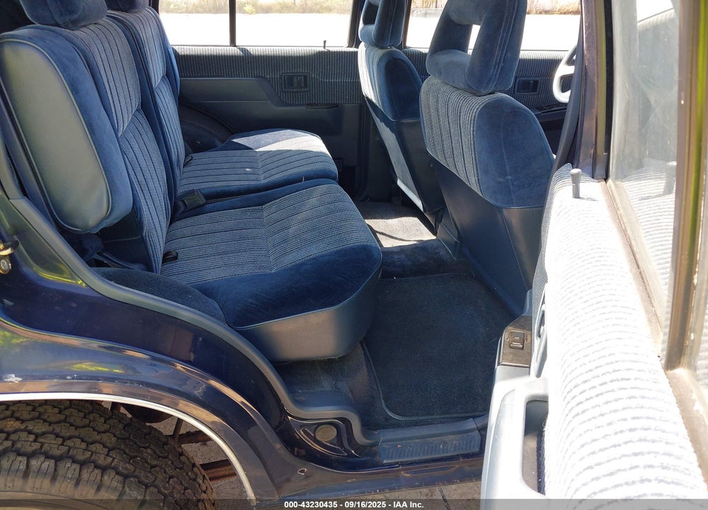 1990 NISSAN PATHFINDER VIN: JN8HD17Y4LW213242
