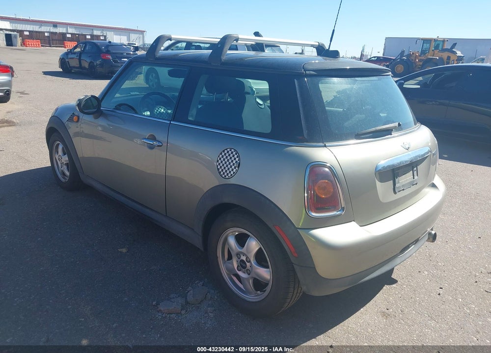 2007 MINI COOPER VIN: WMWMF33507TT50503