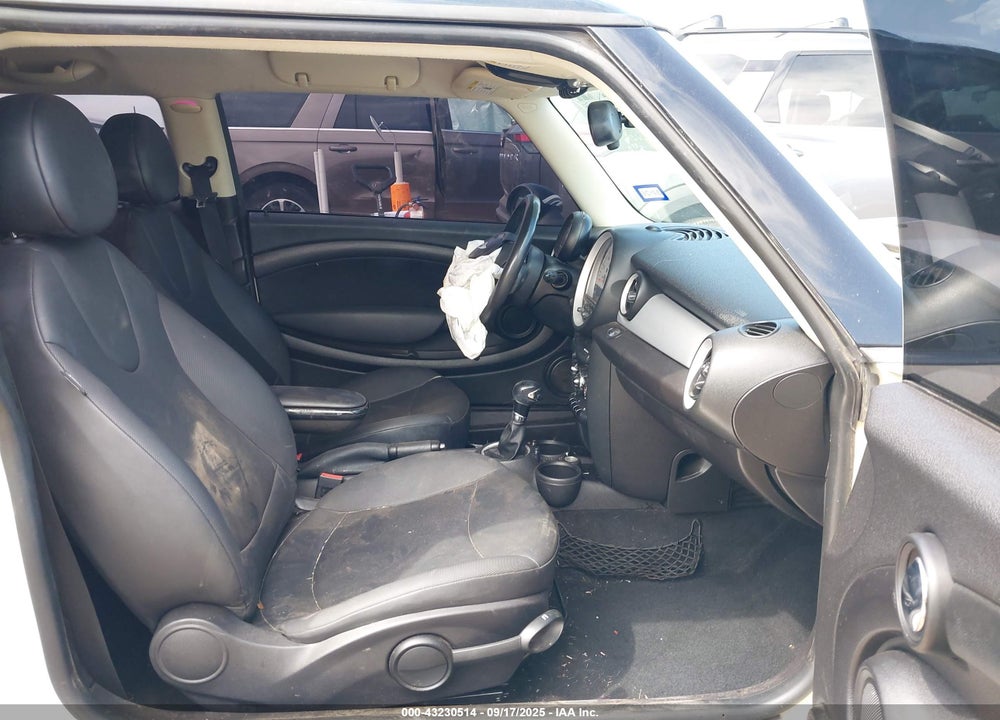2013 MINI HARDTOP VIN: WMWSU3C54DT683554