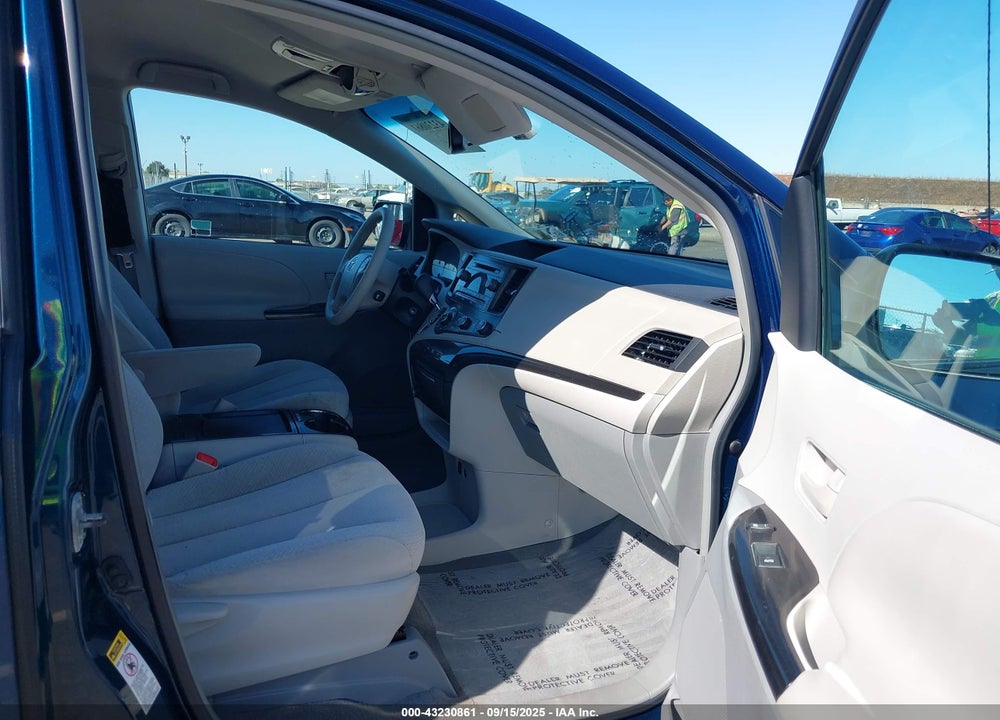 2011 TOYOTA SIENNA LE V6 VIN: 5TDKK3DC5BS004957