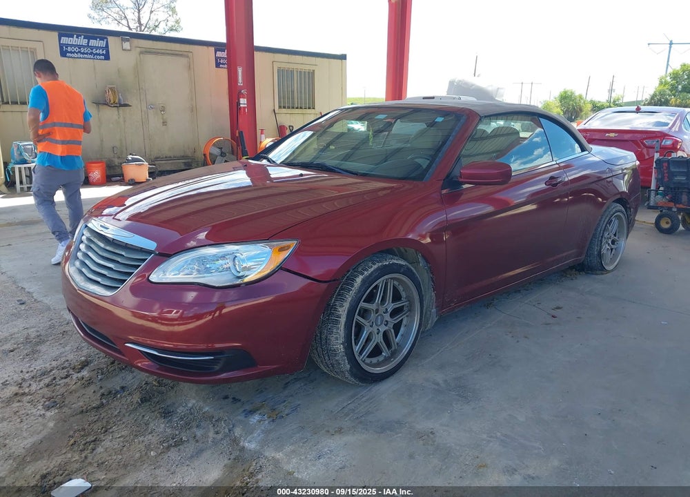2013 CHRYSLER 200 VIN: 1C3BCBEB6DN585640