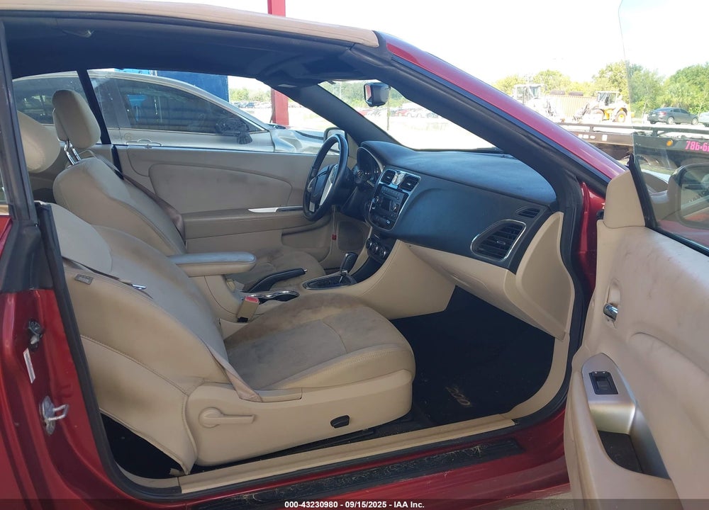 2013 CHRYSLER 200 VIN: 1C3BCBEB6DN585640