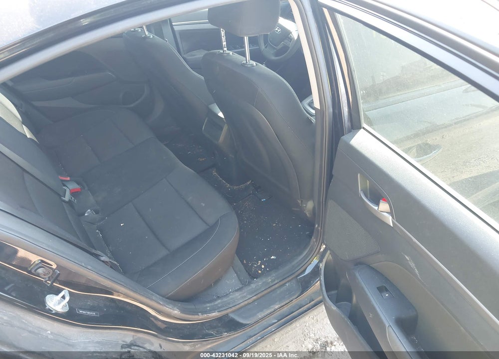 2018 HYUNDAI ELANTRA VIN: 5NPD84LF9JH241576